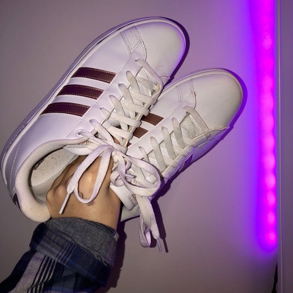White women’s Adida sneakers - Picture 2 of 4